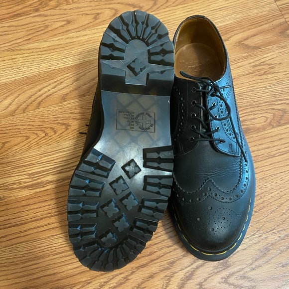 Doc Marten black wing tip leather oxfords - Picture 3 of 4